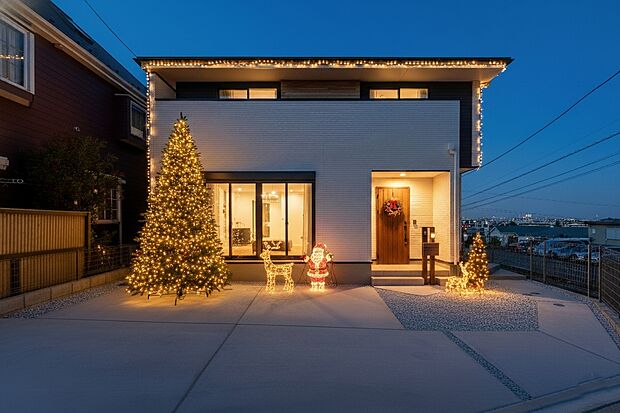 【外観】一目惚れ必至の堂々たる佇まい。第一印象で心を掴む理想の邸宅は、まさに生涯の宝となる住まいです。その圧倒的な存在感を、ぜひ一度ご自身の目で確かめてください（※画像はCG装飾を含みます）。