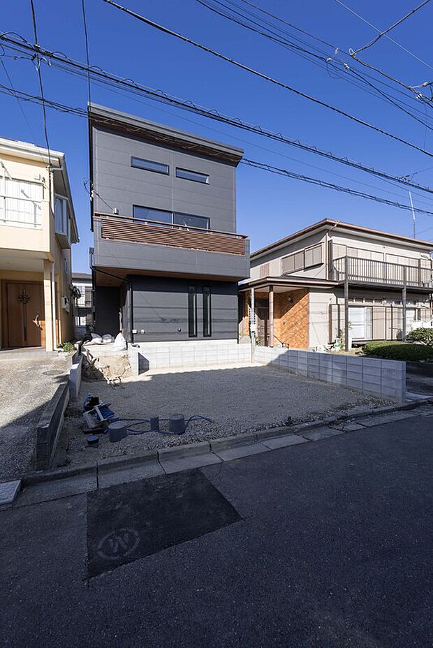 【モダンな雰囲気が魅力的です。】周辺には学校や買物施設もあり生活、子育てに適した環境が広がっています！「永住地」として、物件のご見学だけではなく、周辺の環境や通学できる学校についてもご相談ください。