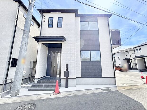 上質感あふれる外観デザイン。魅力の住まいを実現。 