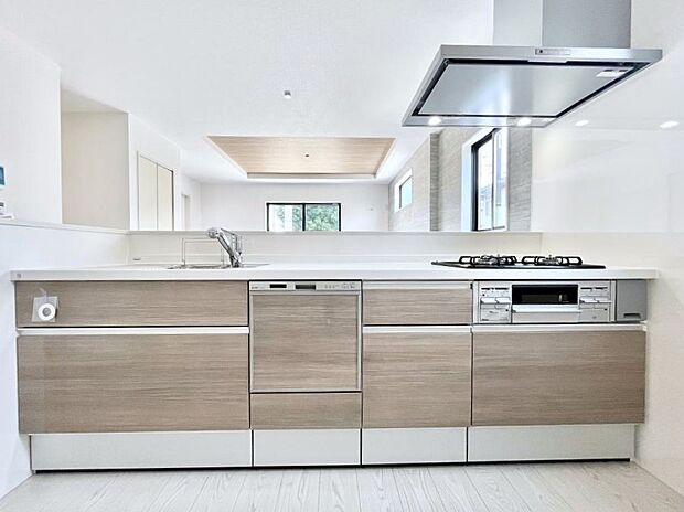 食洗機・浄水器・3ツ口コンロなどデザイン性も機能性も兼ね備えたシステムキッチン!