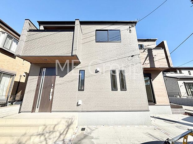 堂々完成！たっぷりの陽光と開放感に包まれる明るい住まい。   