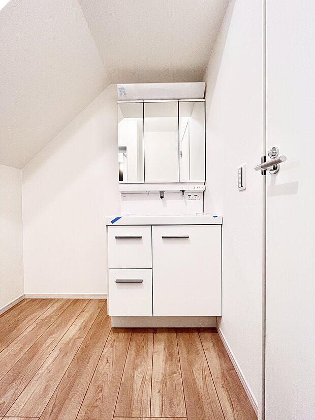 収納力と機能性に優れた洗面化粧台