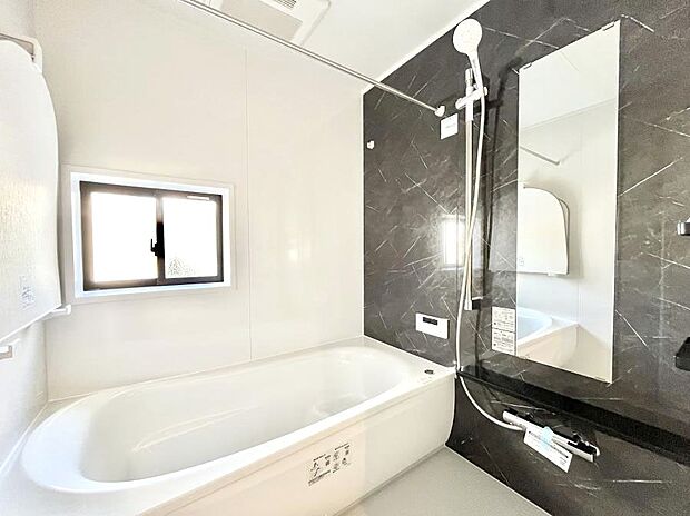 落ち着いた雰囲気でゆっくりお寛ぎいただけるバスルーム