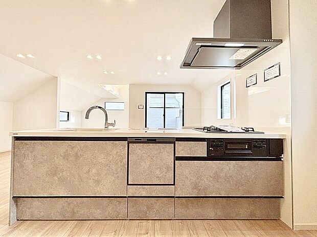 ゆとりあるキッチンではご家族と楽しくお料理ができます。