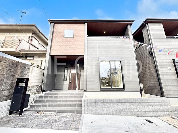 洗練された外観、上質な住空間が広がる室内は永く安心して過ごせる住居です。