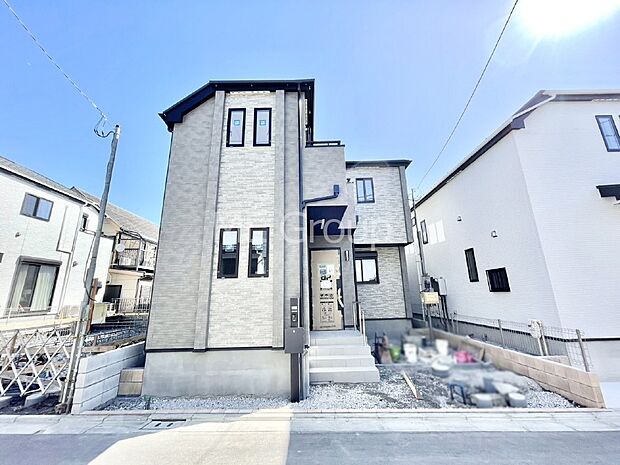 洗練された外観、上質な住空間が広がる室内は永く安心して過ごせる住居です。  