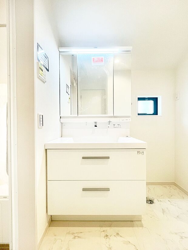 収納力と機能性に優れた洗面化粧台