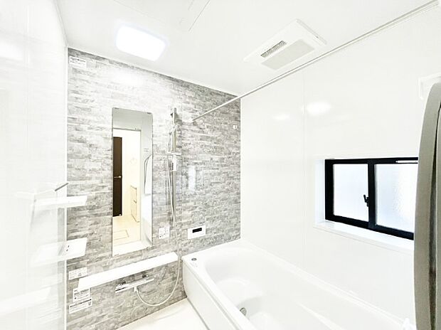 落ち着いた雰囲気でゆっくりお寛ぎいただけるバスルーム