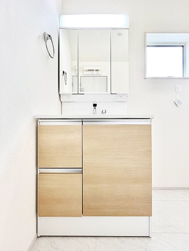 収納力と機能性に優れた洗面化粧台