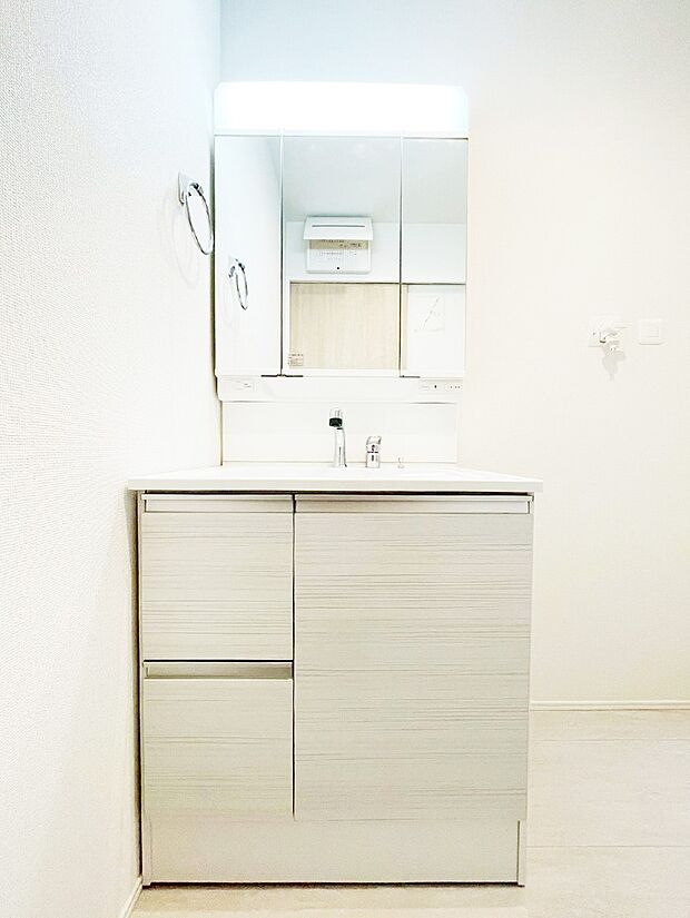 収納力と機能性に優れた洗面化粧台
