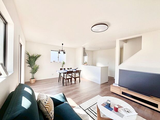 どこにいても家族のつながりを感じられるコミュニケーションリビング。 