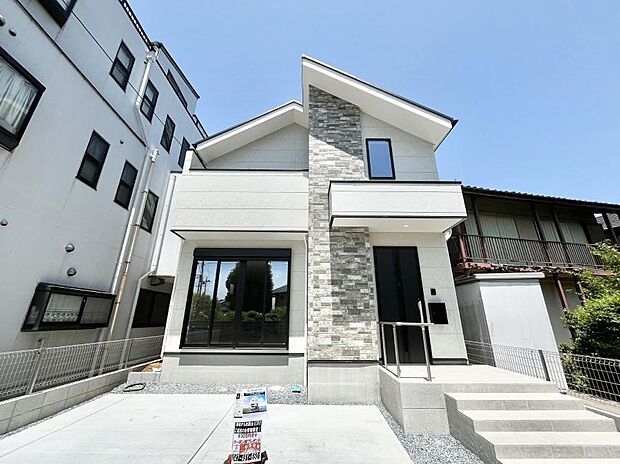 洗練された外観、上質な住空間が広がる室内は永く安心して過ごせる住居です。 