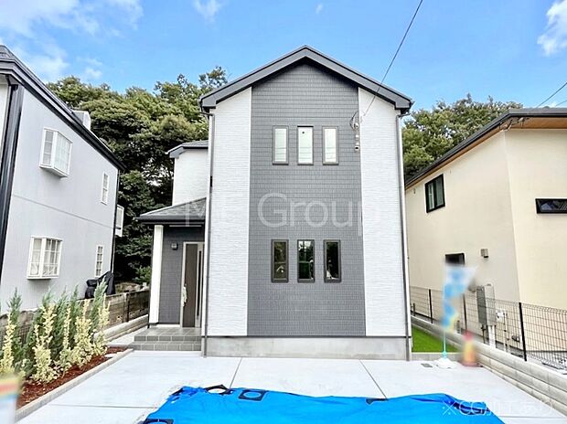 シンプルで落ち着きのある建物は住むかたの個性でオリジナルなものになっていきます。
