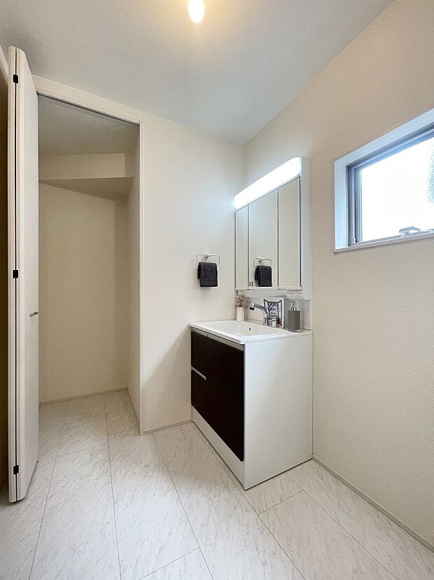 【ランドリースペース】～washroom～　上質な洗面空間がゆとりの時間を演出 1号棟