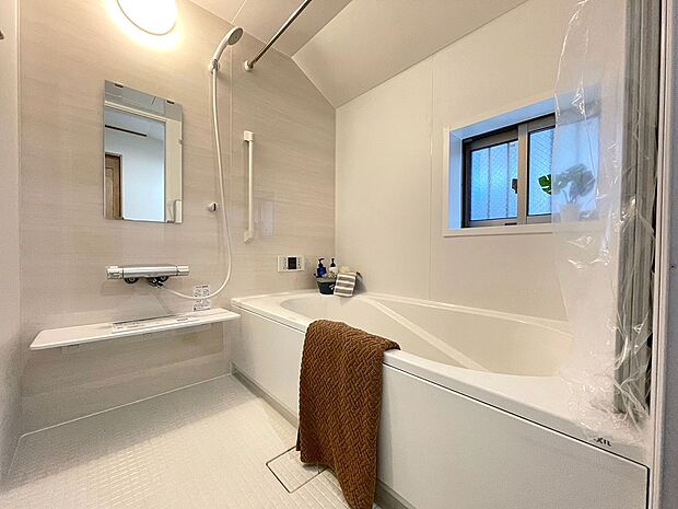 【浴室】～bathroom～　  半身浴もゆっくり楽しめる広々浴室 　Ｂ号棟