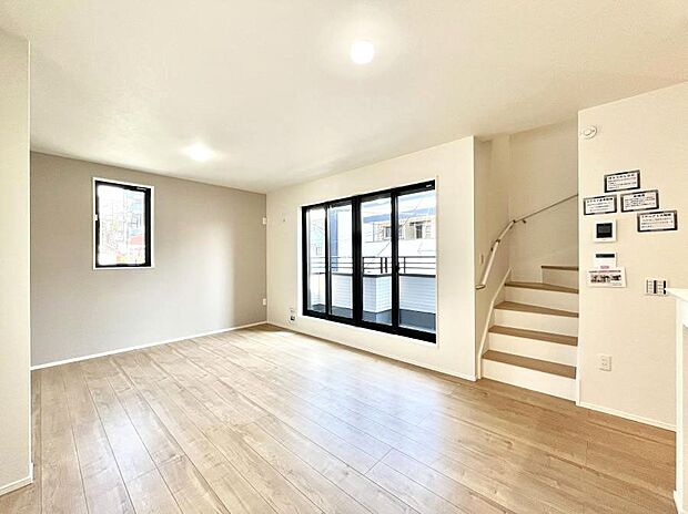 【ダイニング】リビング階段が家族の笑顔と会話をつないでくれます