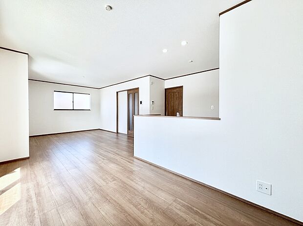 【リビングダイニング】落ち着いた雰囲気のＬＤＫは家族みんなの快適空間  