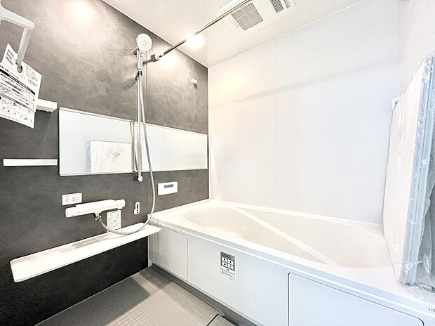 【浴室】落ち着いた雰囲気でゆっくりお寛ぎいただけるバスルーム