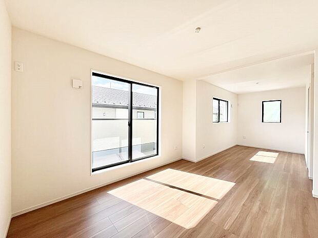 【洋室】バルコニーが開放感をプラスしてくれる洋室