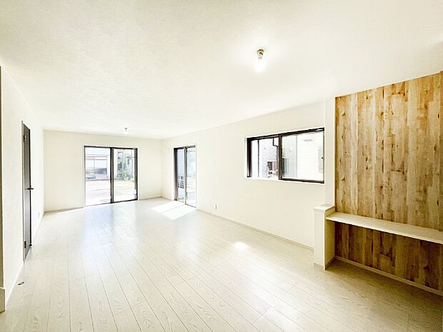 【ダイニング】家族とのコミュニケーションが深まるリビングイン階段を採用したダイニング