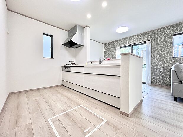 【ダイニングキッチン】料理をしながらご家族との会話を楽しめる対面カウンターキッチン