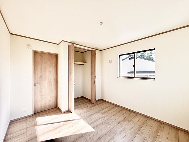 【寝室】収納が充実しているので居住スペースを広々使えます