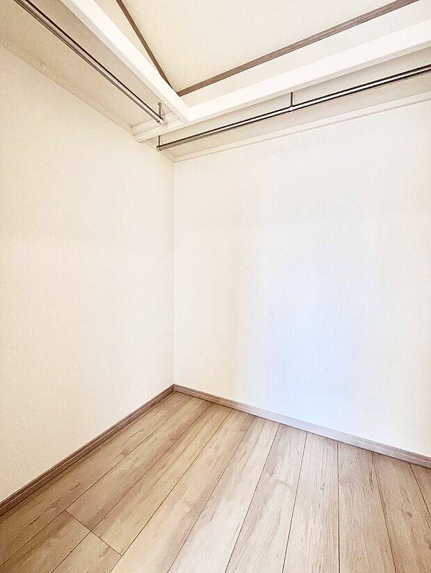 【ウォークインクローゼット】ウォークインクローゼットの活用で生活空間スッキリ