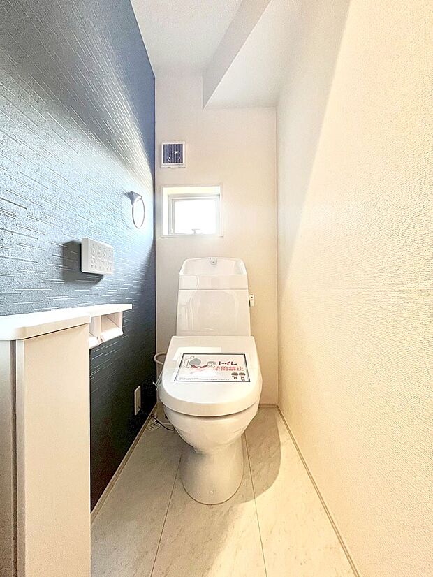 【トイレ】トイレは1階と2階それぞれに配置されていてとても便利です。