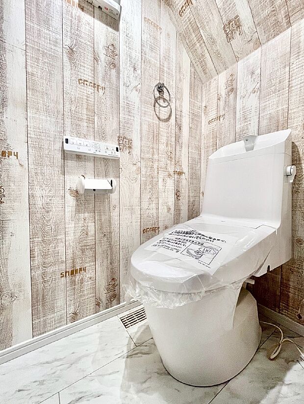 【トイレ】トイレは1階と2階それぞれに配置されていてとても便利です。