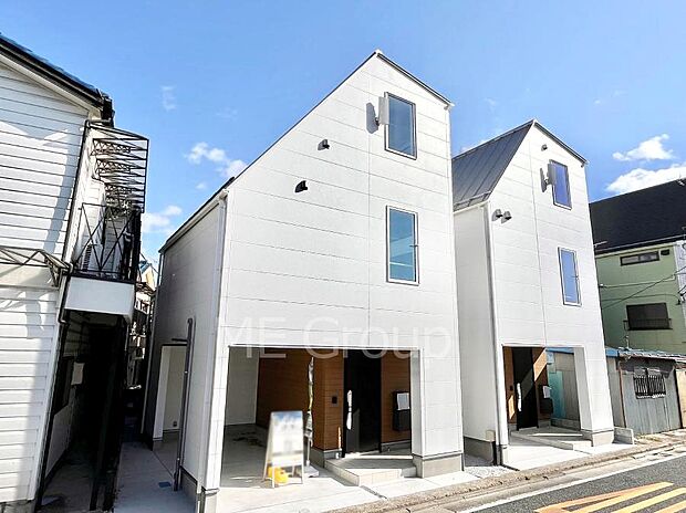 【現地外観写真】たっぷりの陽光と心地よい風が舞い込む住まい 