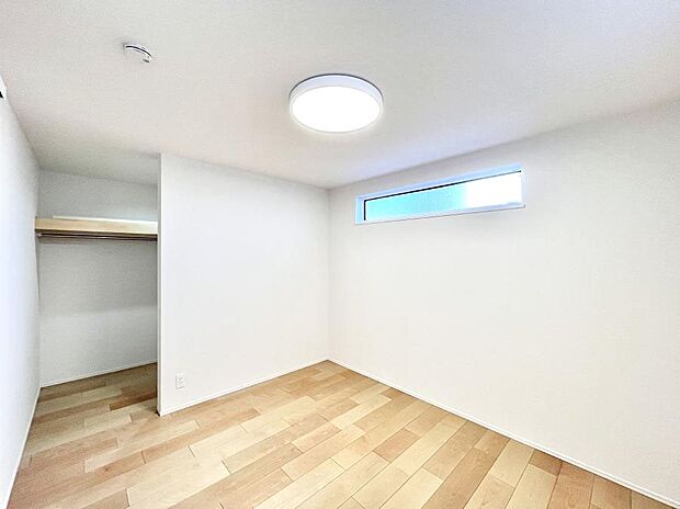 【寝室】収納が充実しているので居住スペースを広々使えます  