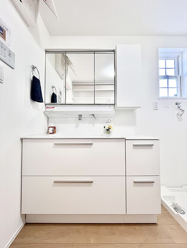 【洗面台・洗面所】収納力と機能性に優れた洗面化粧台