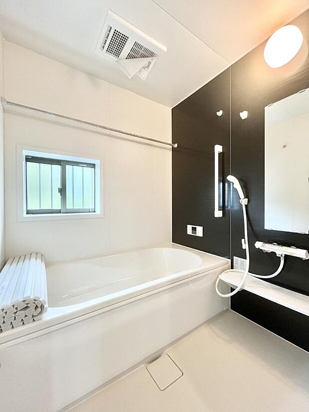 【浴室】一日の疲れを癒やす大切なバスタイム。ゆっくりとお風呂を楽しんで疲れをとりたいですね！  