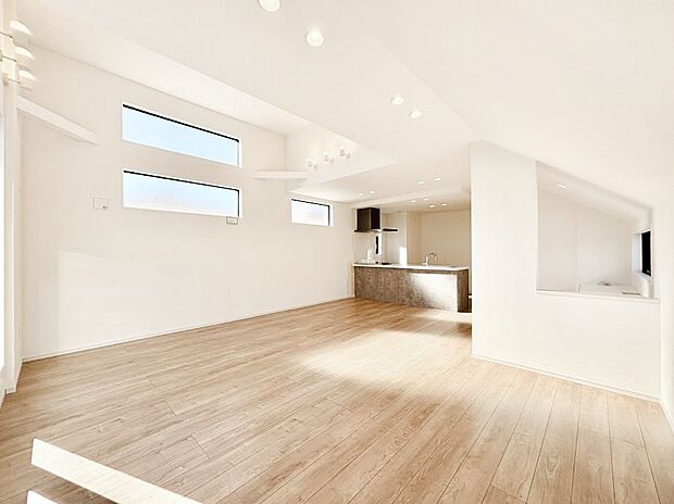 【ダイニング】家族の笑顔が自然と生まれてくる、そんな雰囲気のダイニングに仕上がっています。