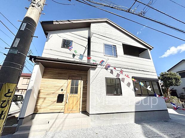 【現地外観写真】たっぷりの陽光と心地よい風が舞い込む住まい