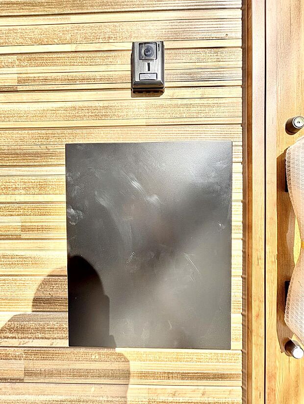 【その他現地】シンプルデザインのポスト。