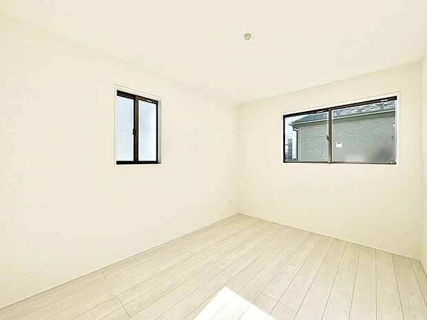 【寝室】２面採光なので、明るく風通しも良く心地良い生活が送れます。