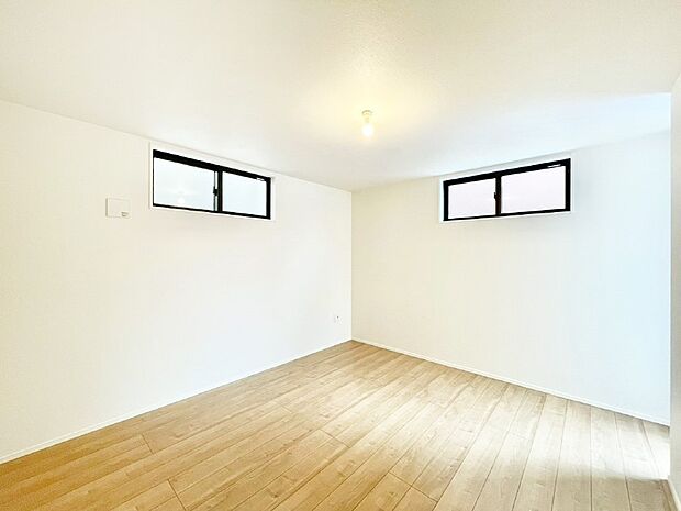 【子供部屋】2面採光で気持ちよく自然光が取り入れられるのでお子様のお部屋にもピッタリ