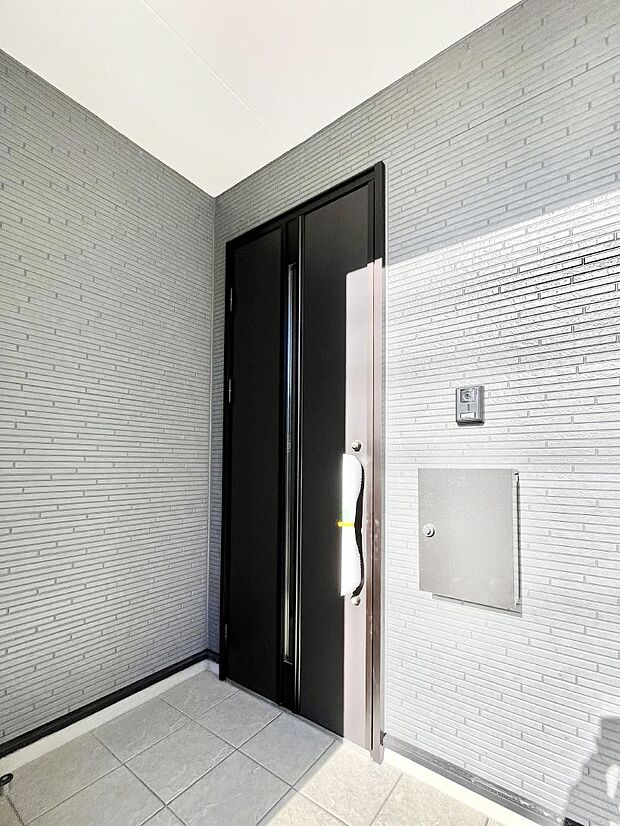 【玄関】大切な家族、来客を出迎える玄関。