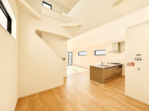 【ダイニング】家族が自然と集まる憩いのスペースになりそう  　