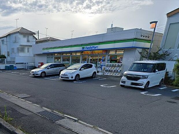 ファミリーマート 市川若宮店（約700m・徒歩9分）