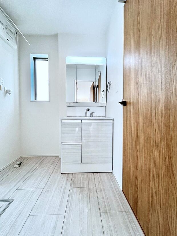 【洗面台・洗面所】明るい洗面所は毎朝の身支度も楽しくできちゃいそうです。