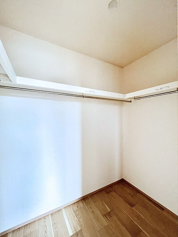 【ウォークインクローゼット】毎日の服選びが楽しくなるウォークインクローゼット