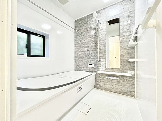 【浴室】落ち着いた雰囲気でゆっくりお寛ぎいただけるバスルーム