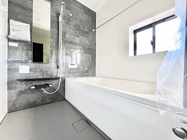 【浴室】落ち着いた雰囲気でゆっくりお寛ぎいただけるバスルーム