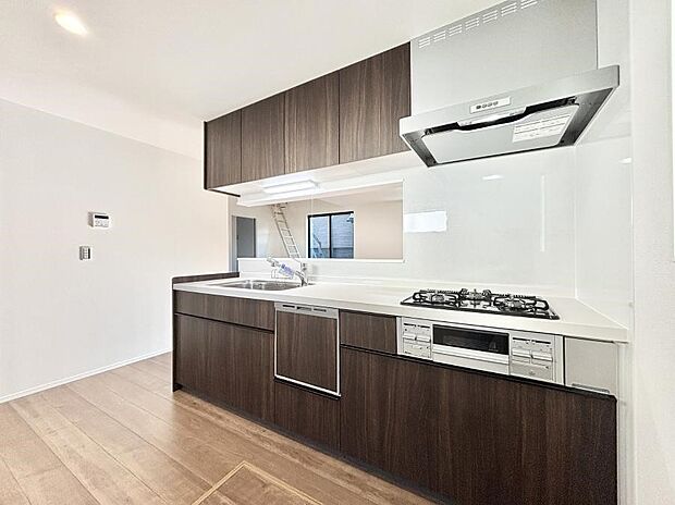 【ダイニングキッチン】カウンター越しにお話しをしながら毎日のお料理をもっと楽しく