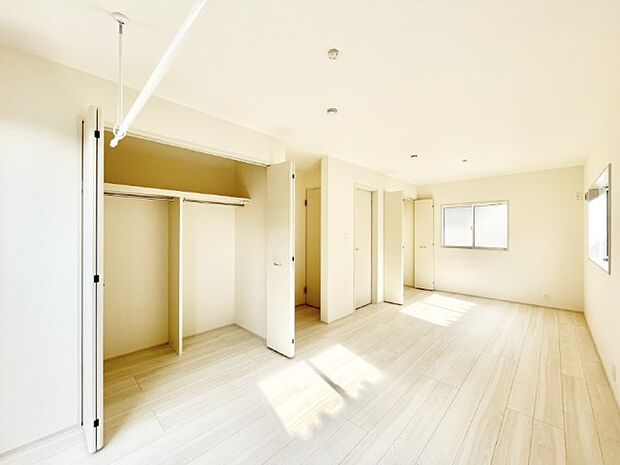 【洋室】爽やかな日差しがお部屋全体を優しく包み込んでくれます