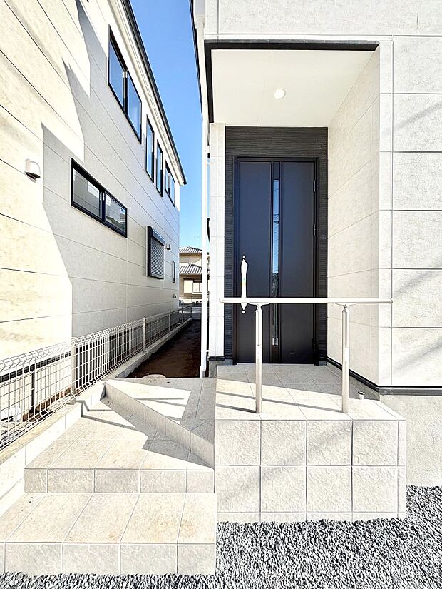 【玄関】大切な家族、来客を出迎える玄関。