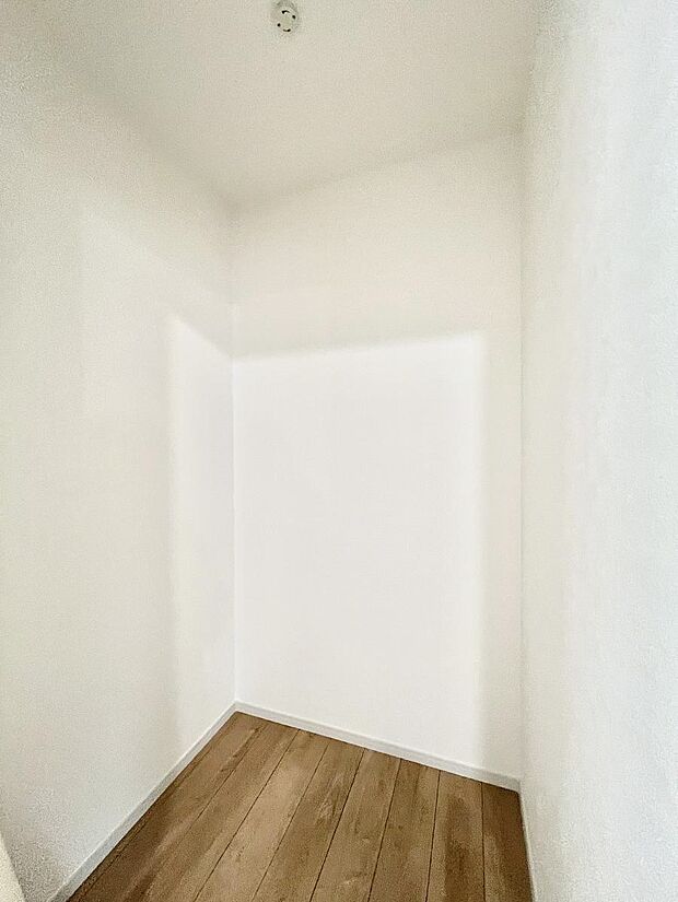 【ウォークインクローゼット】ウォークインクローゼットの活用で生活空間スッキリ 