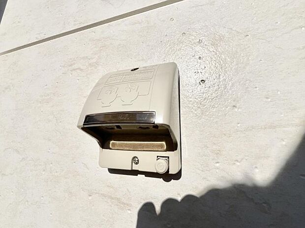 【その他現地】便利な外コンセント。